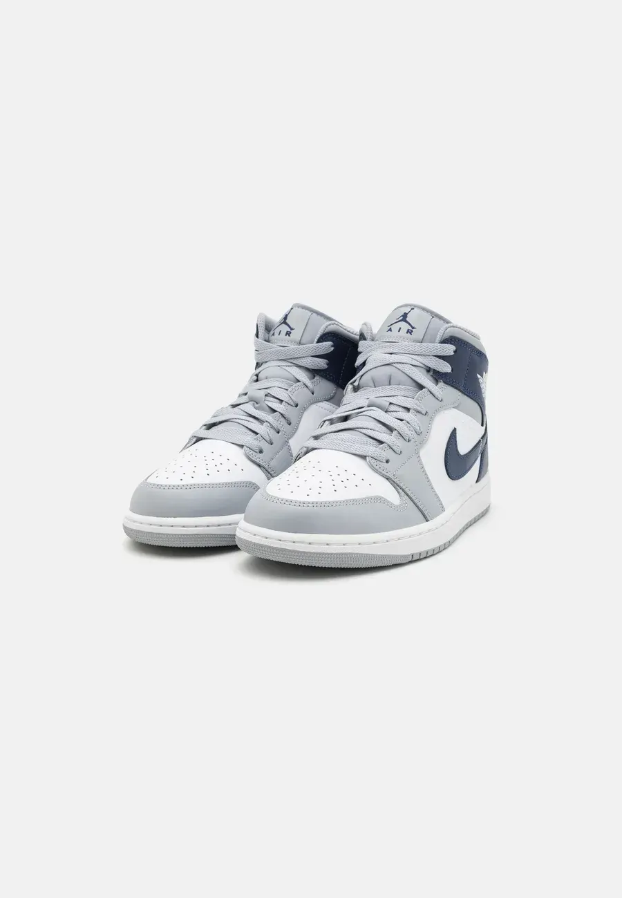 Фото № 4 с приближением к товару «‎AIR JORDAN 1 MID»