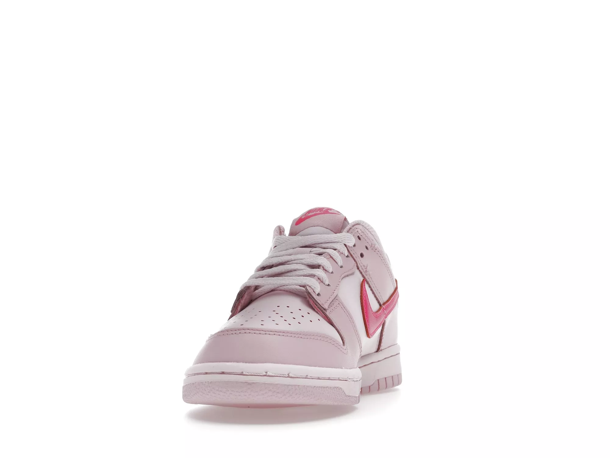Фото № 3 с приближением к товару «‎Nike Dunk Low Triple Pink »