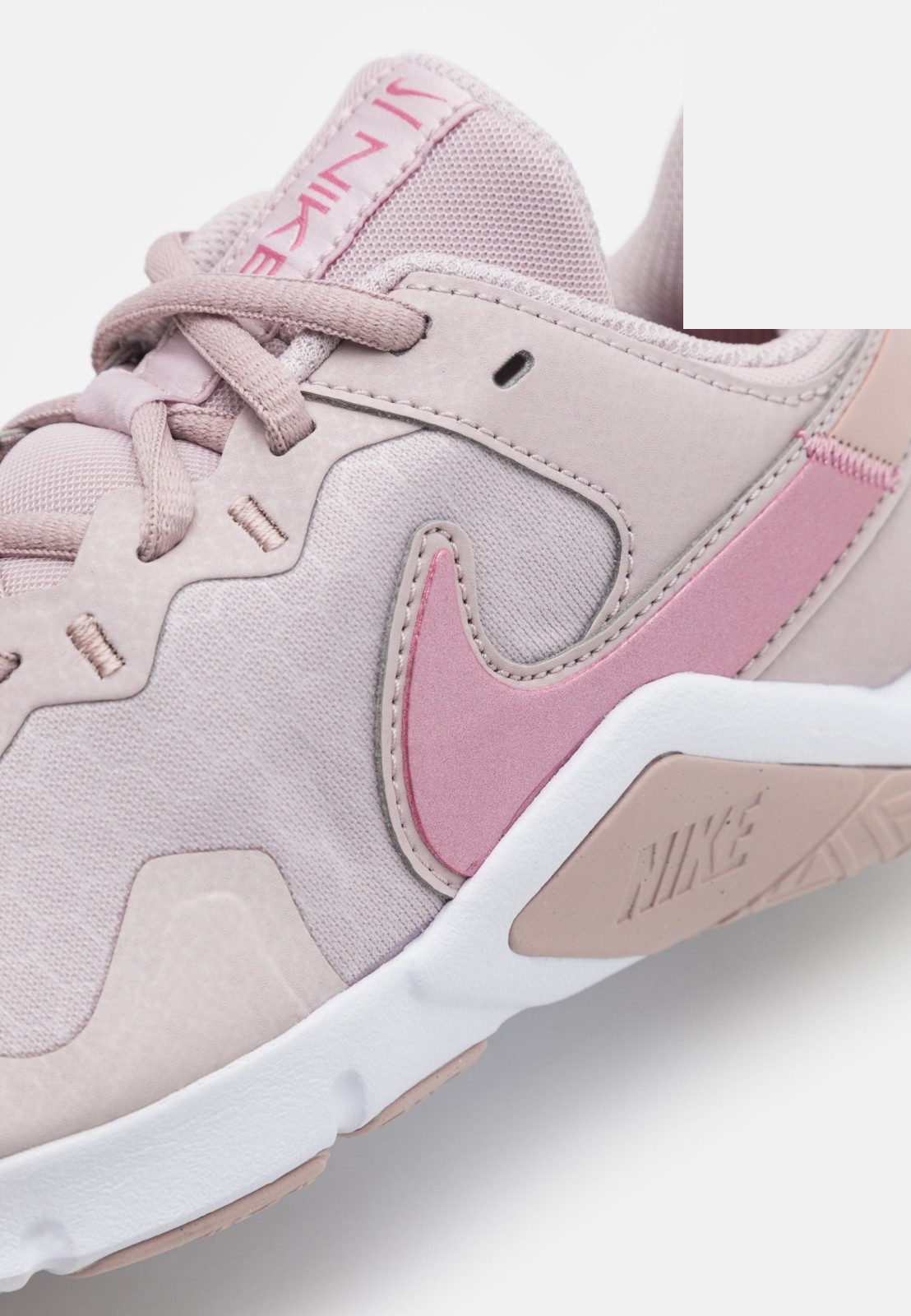 Фото № 5 с приближением к товару «‎Nike Legend Essential 2»