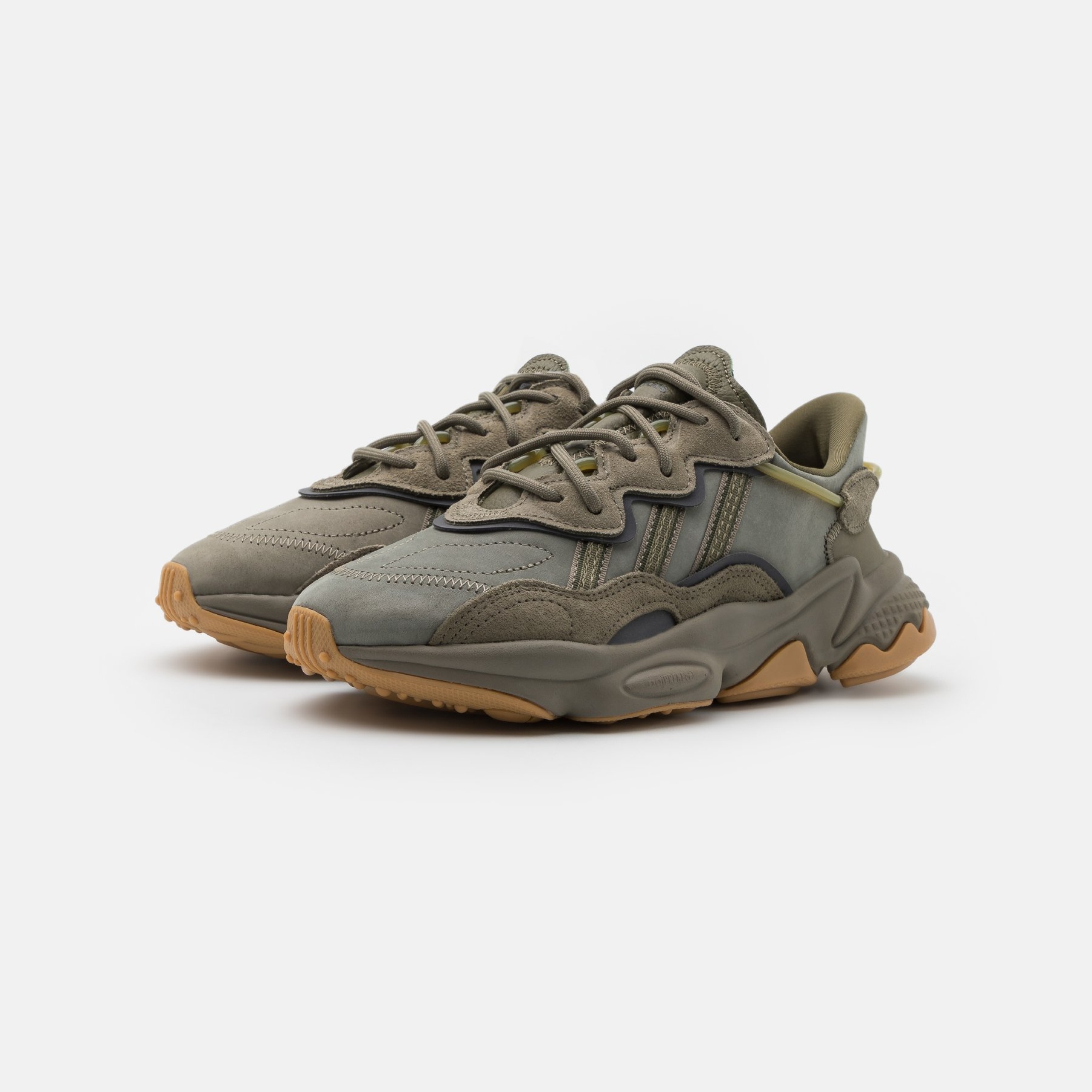 Фото № 2 с приближением к товару «‎Adidas Ozweego »