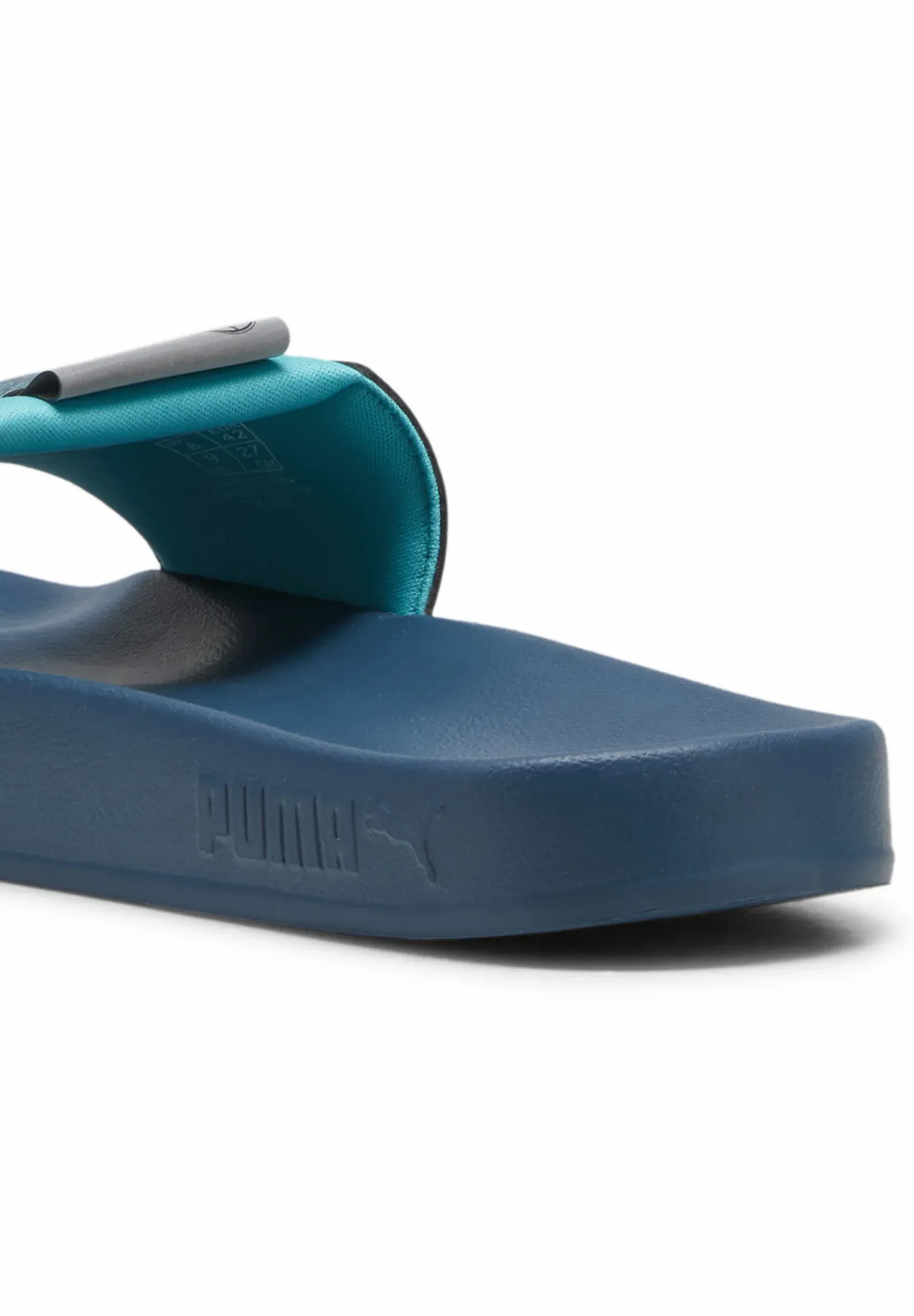 Фото № 4 с приближением к товару «‎MERCEDES-AMG PETRONAS LEADCAT 2 0 »