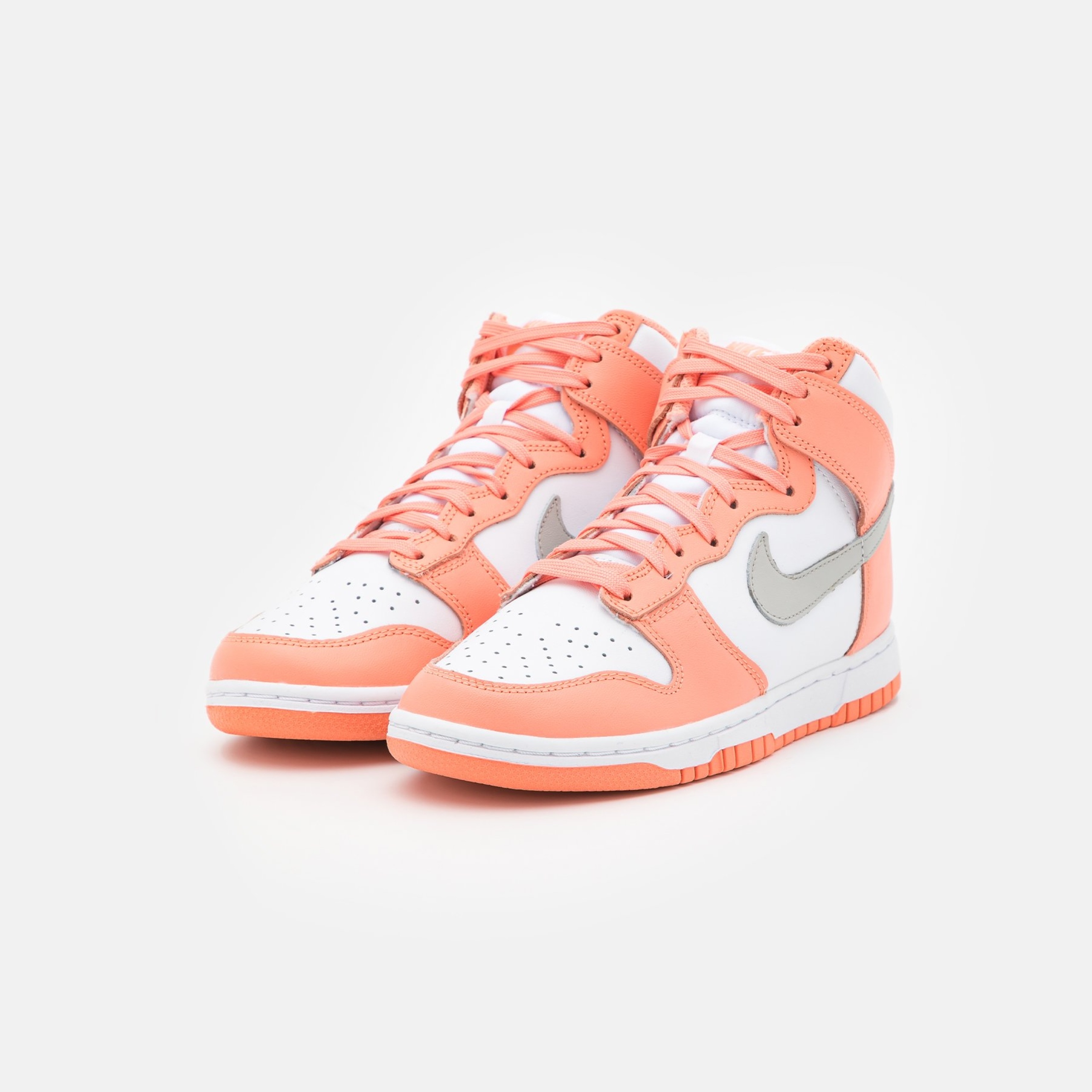 Фото № 3 с приближением к товару «‎Nike Dunk »