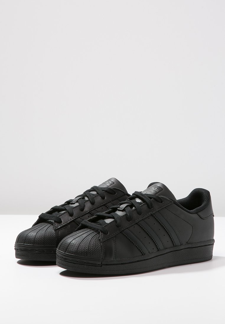 Фото № 3 с приближением к товару «‎Adidas Superstar Foundation »
