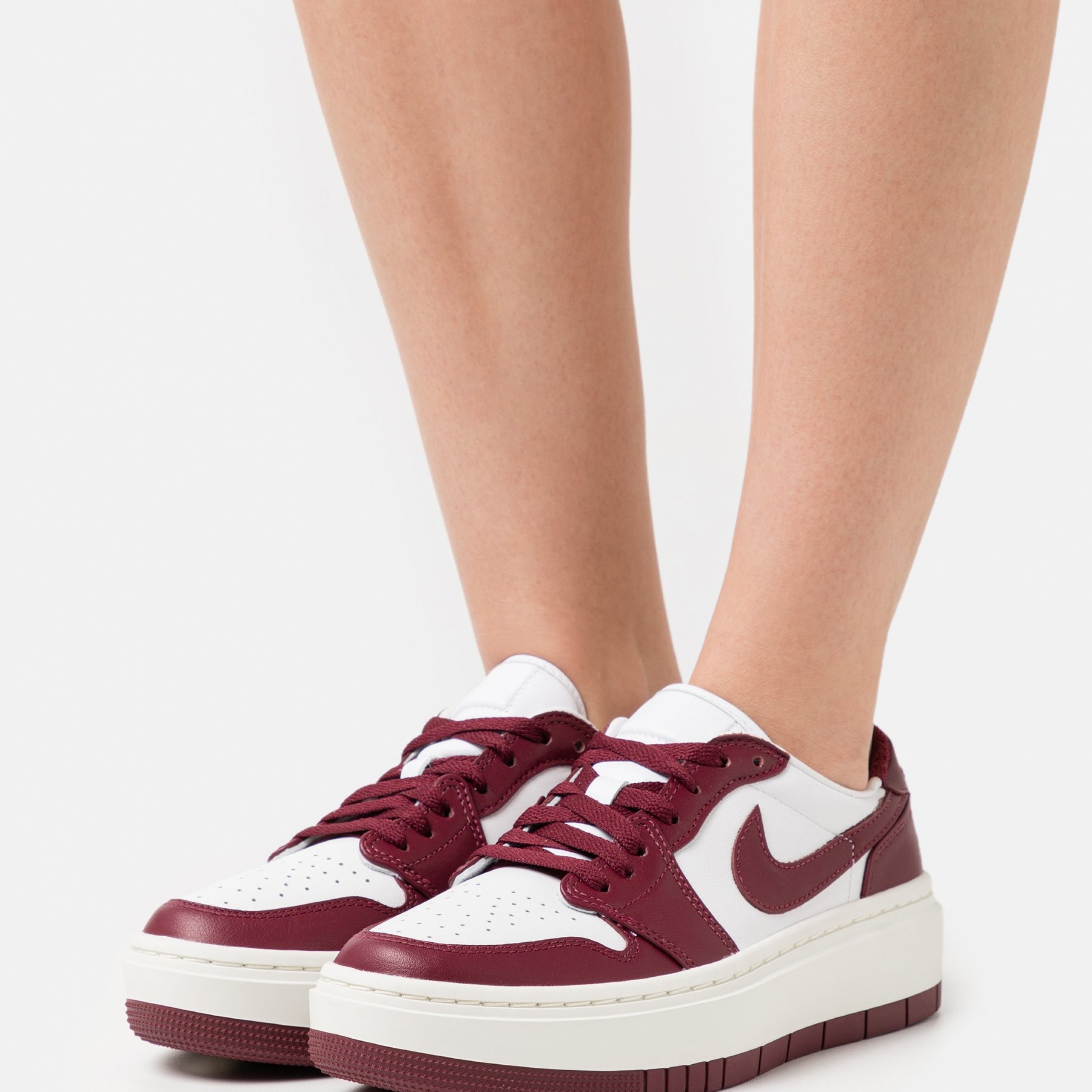 Фото № 3 с приближением к товару «‎Jordan Wmns Air Lv8d »