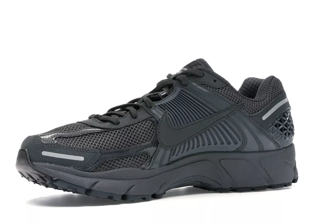 Фото № 3 с приближением к товару «‎Nike Zoom Vomero 5 SP Anthracite»