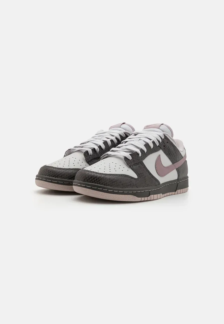 Фото № 2 с приближением к товару «‎DUNK LOW UNISEX»
