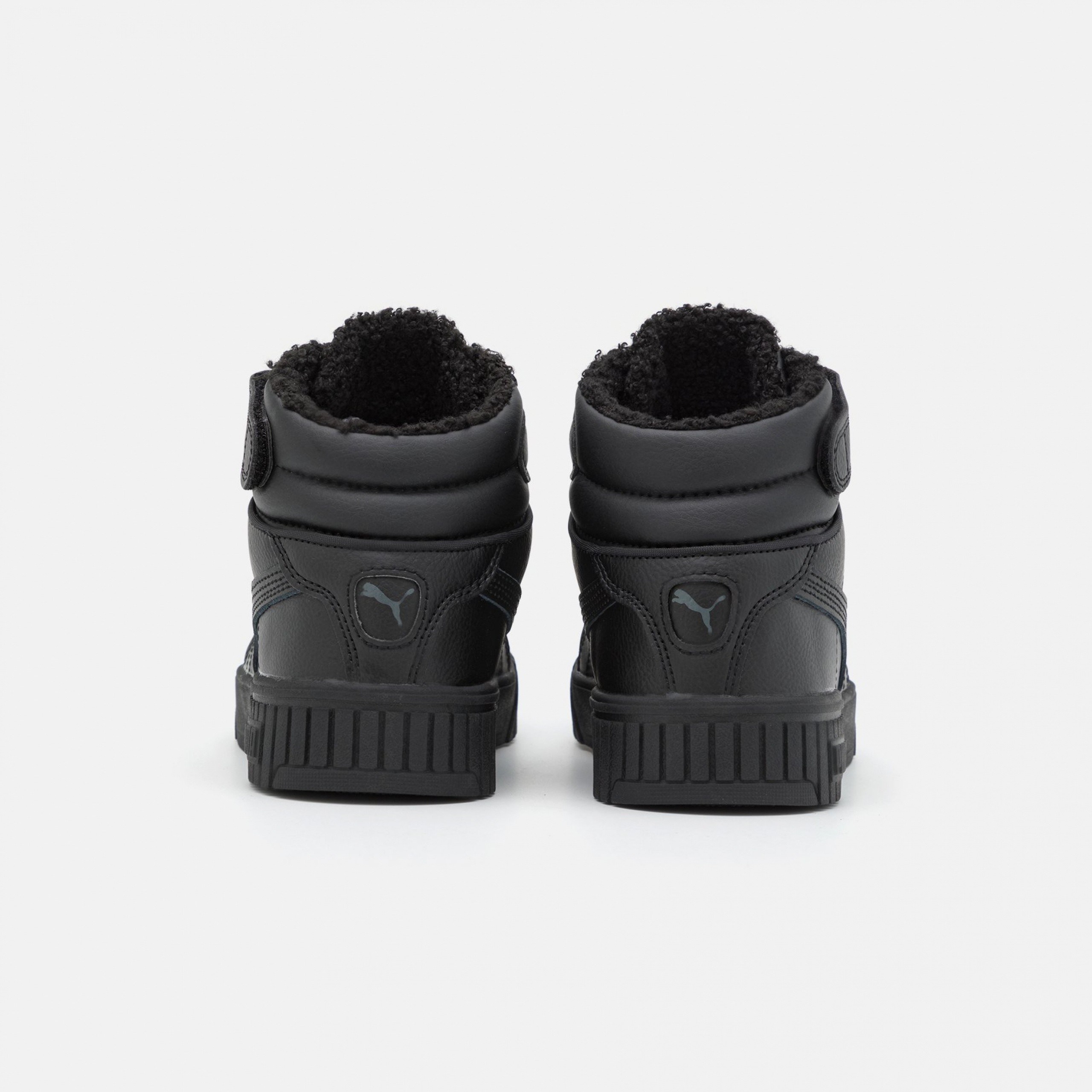 Фото № 4 с приближением к товару «‎Puma Carina 2.0 »