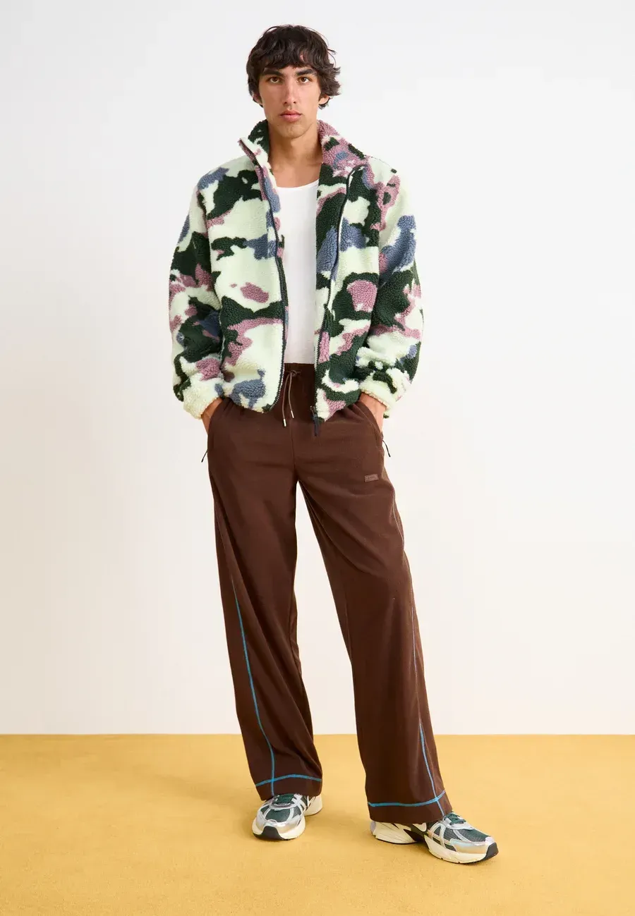 Фото № 3 с приближением к товару «‎V2K RUN »