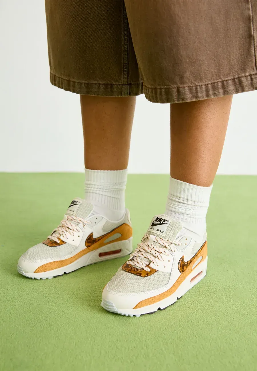Фото № 1 с приближением к товару «‎AIR MAX 9»