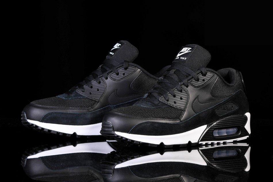 Фото № 2 с приближением к товару «‎Nike Air Max 90 Essential Sports Shoes BlackWhite»
