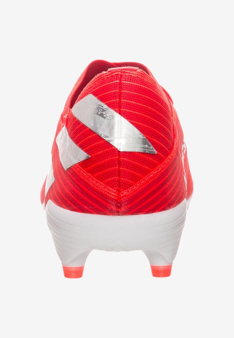 Фото № 4 с приближением к товару «‎Adidas Nemeziz»