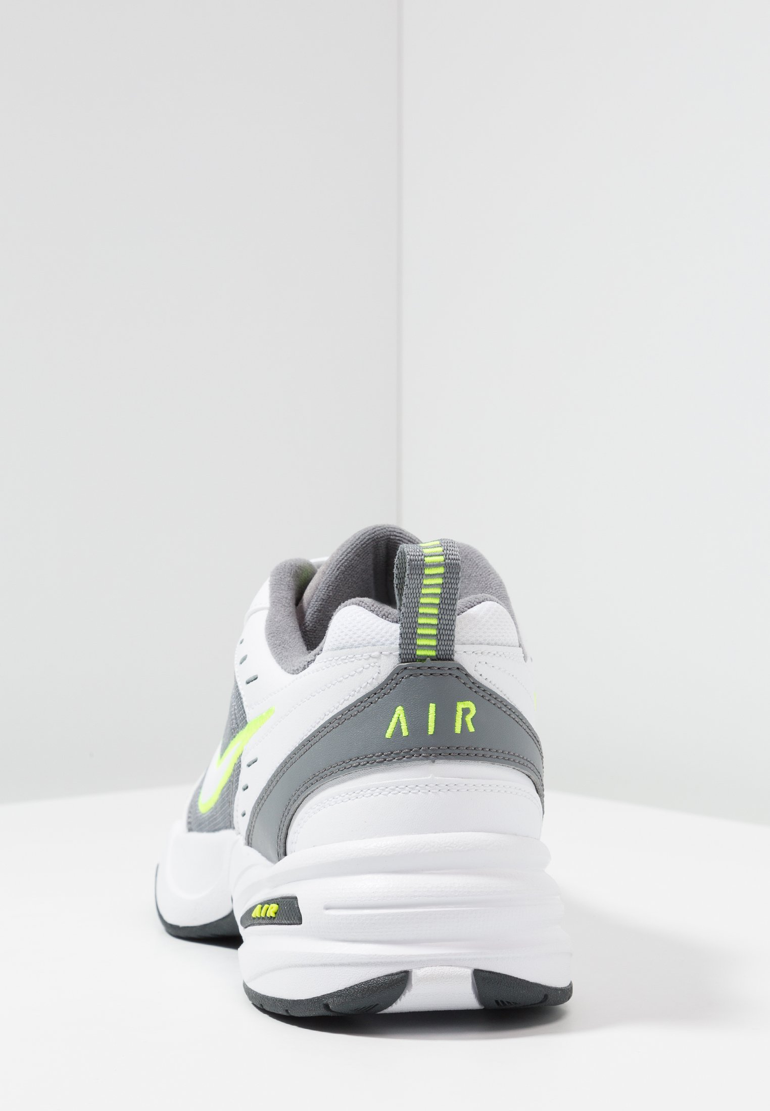 Фото № 4 с приближением к товару «‎Nike Air Monarch IV »