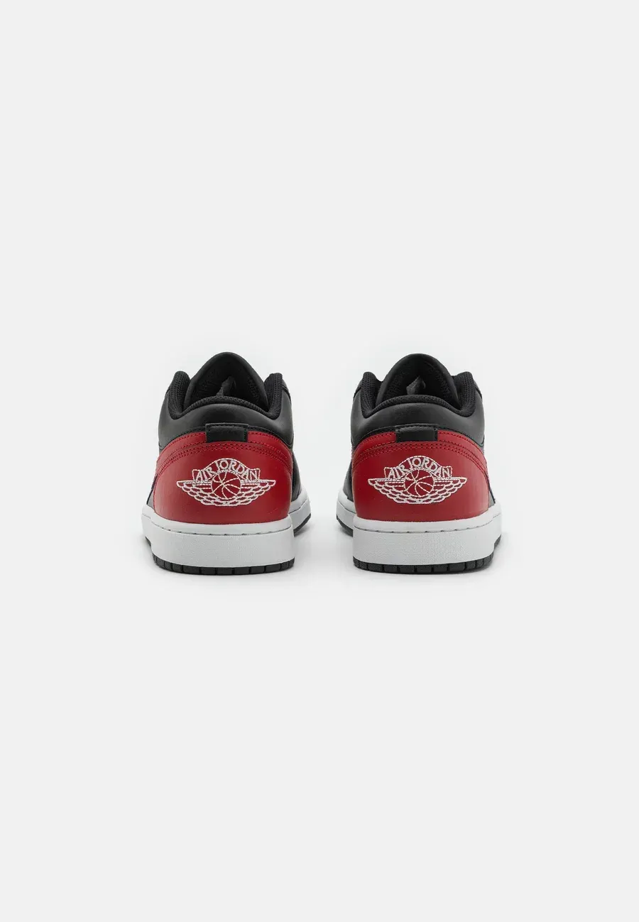 Фото № 3 с приближением к товару «‎AIR JORDAN 1 LOW»