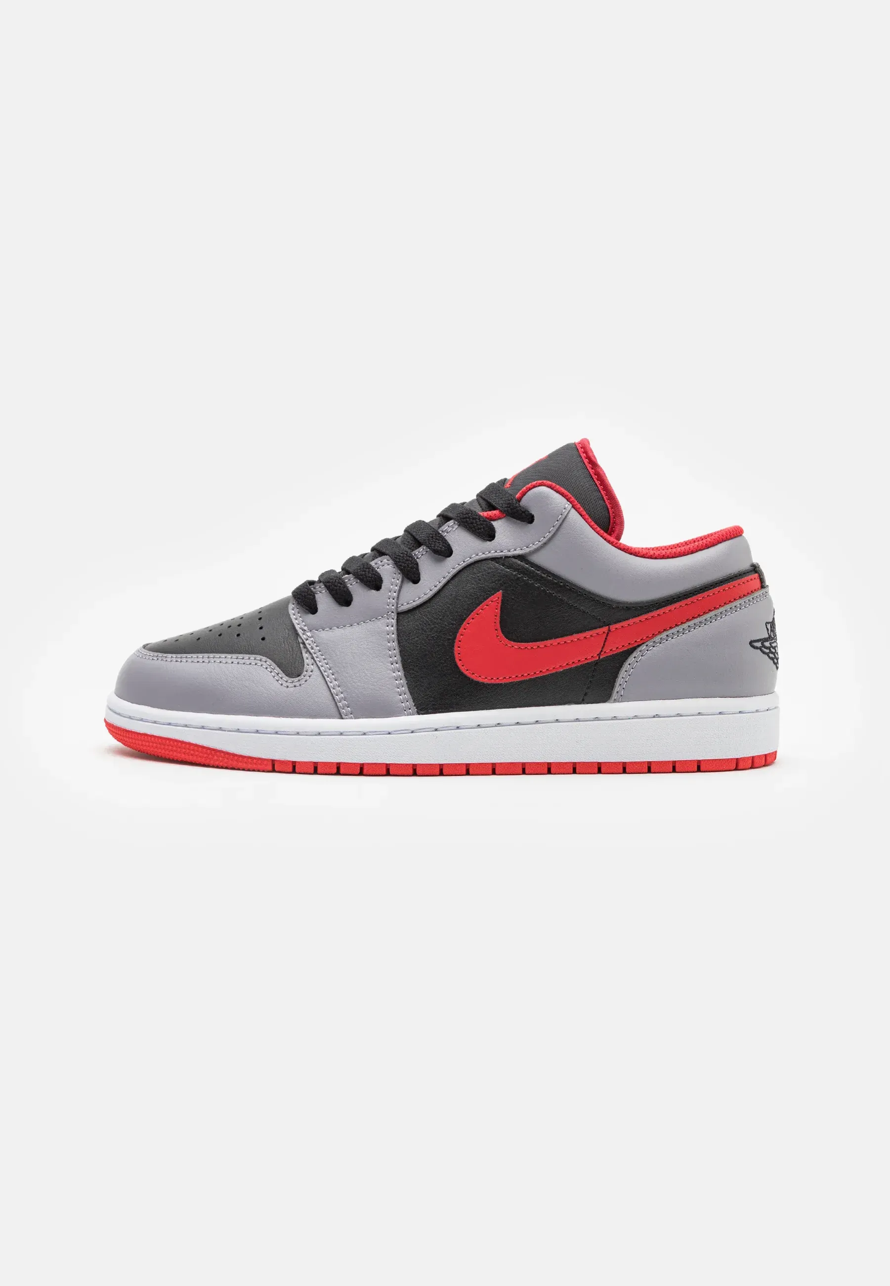 Фото № 1 с приближением к товару «‎AIR JORDAN 1 LOW»