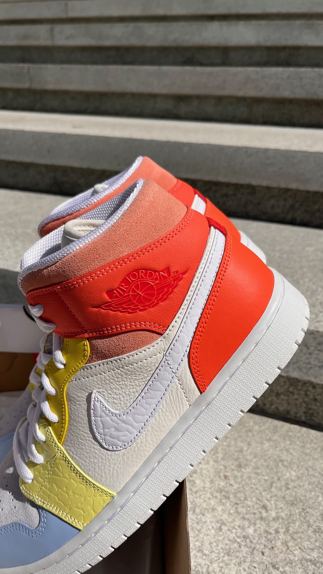 Фото № 2 с приближением к товару «‎Air Jordan 1 Mid»