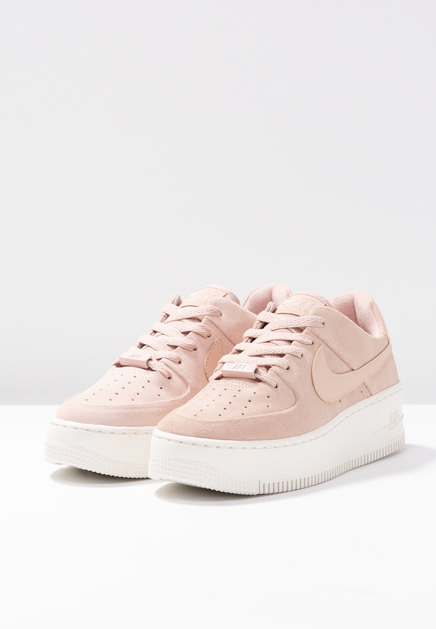 Фото № 5 с приближением к товару «‎Nike Air Force 1 Sage »