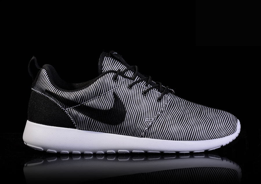Фото № 2 с приближением к товару «‎Nike Roshe One Prem Plus »