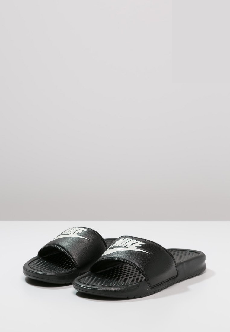 Фото № 3 с приближением к товару «‎Nike Benassi Jdi »