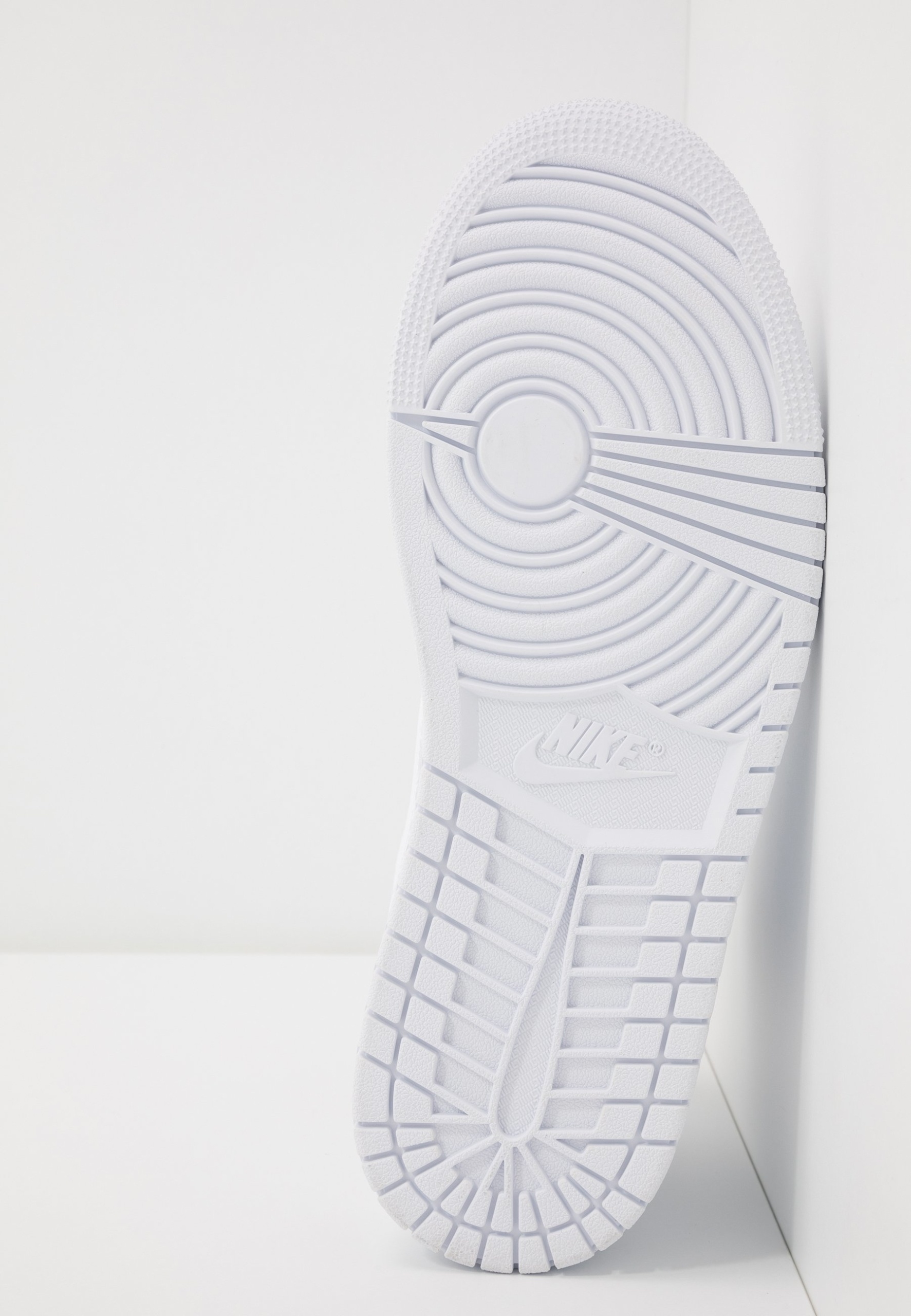 Фото № 5 с приближением к товару «‎Air Jordan 1 »