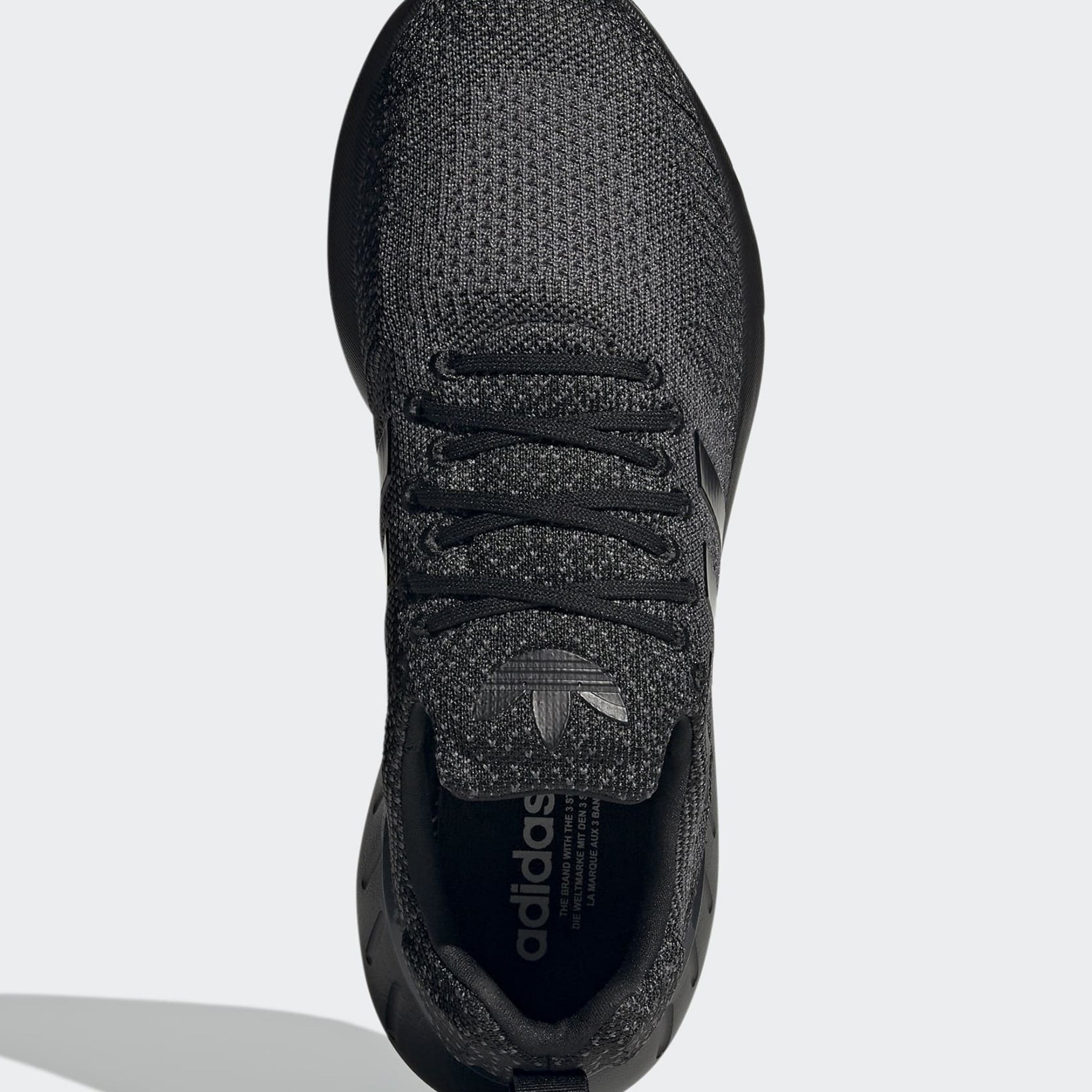 Фото № 3 с приближением к товару «‎Adidas »