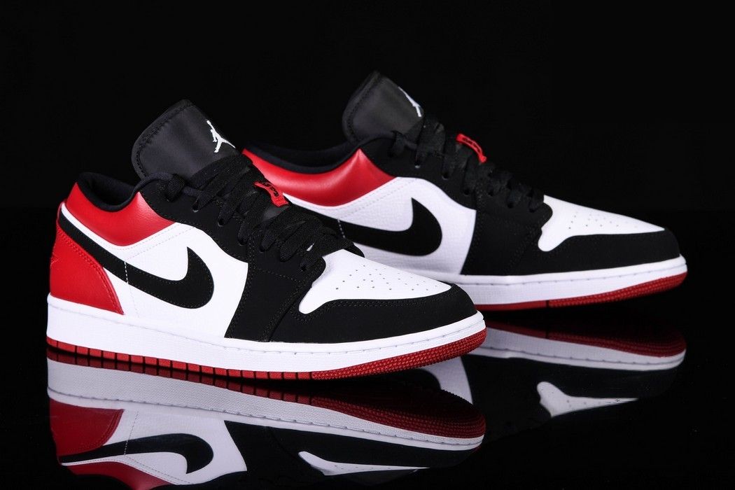 Фото № 2 с приближением к товару «‎Jordan 1 Low Black Toe»