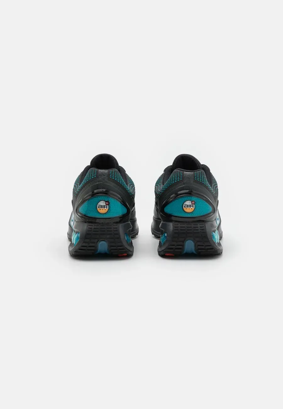 Фото № 3 с приближением к товару «‎AIR MAX DN »