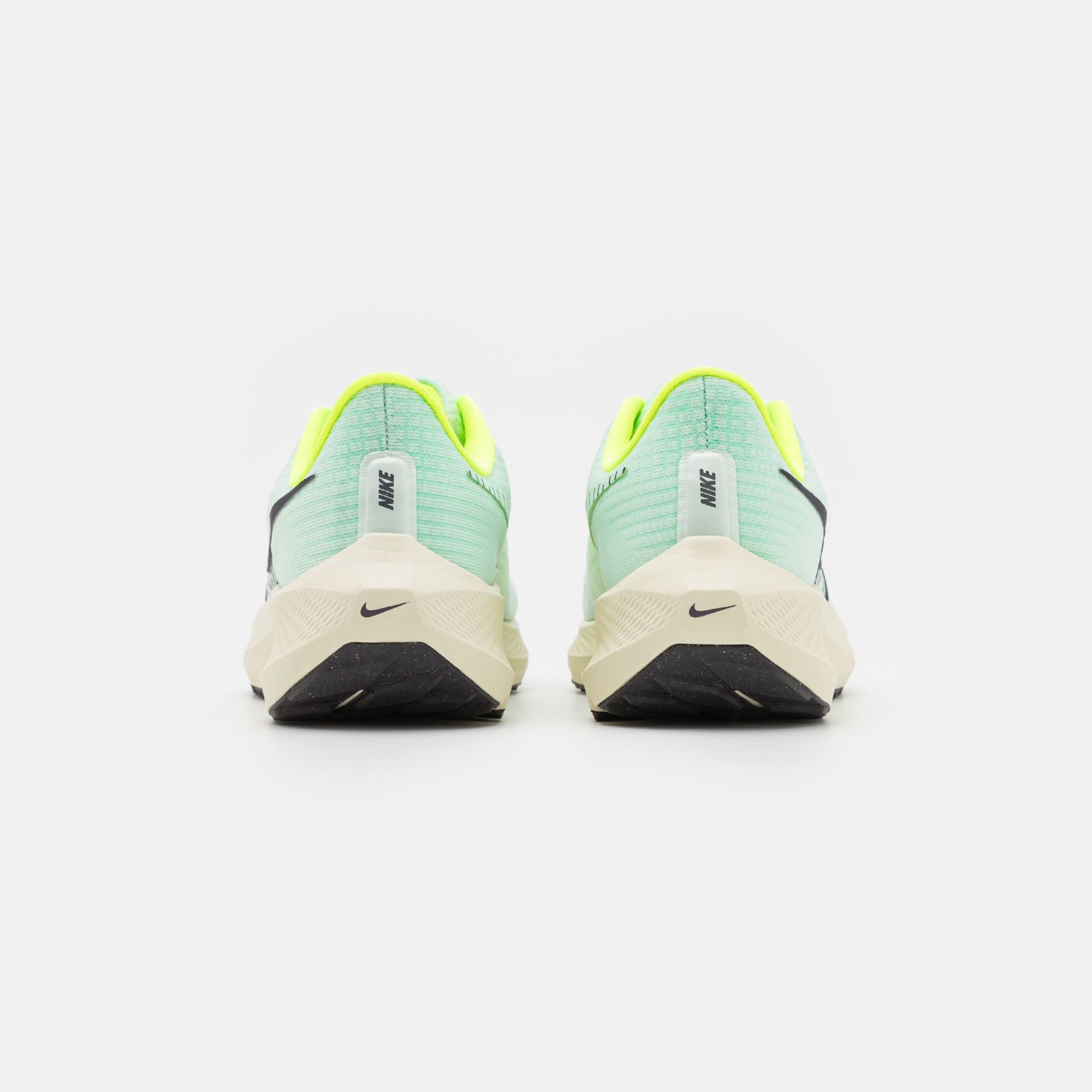 Фото № 3 с приближением к товару «‎Nike Air Zoom Pegasus 39»