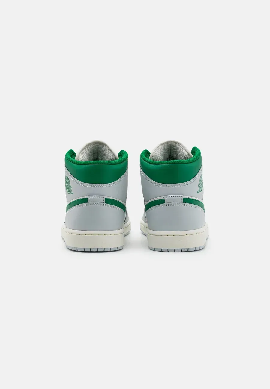 Фото № 3 с приближением к товару «‎AIR JORDAN 1 MID»
