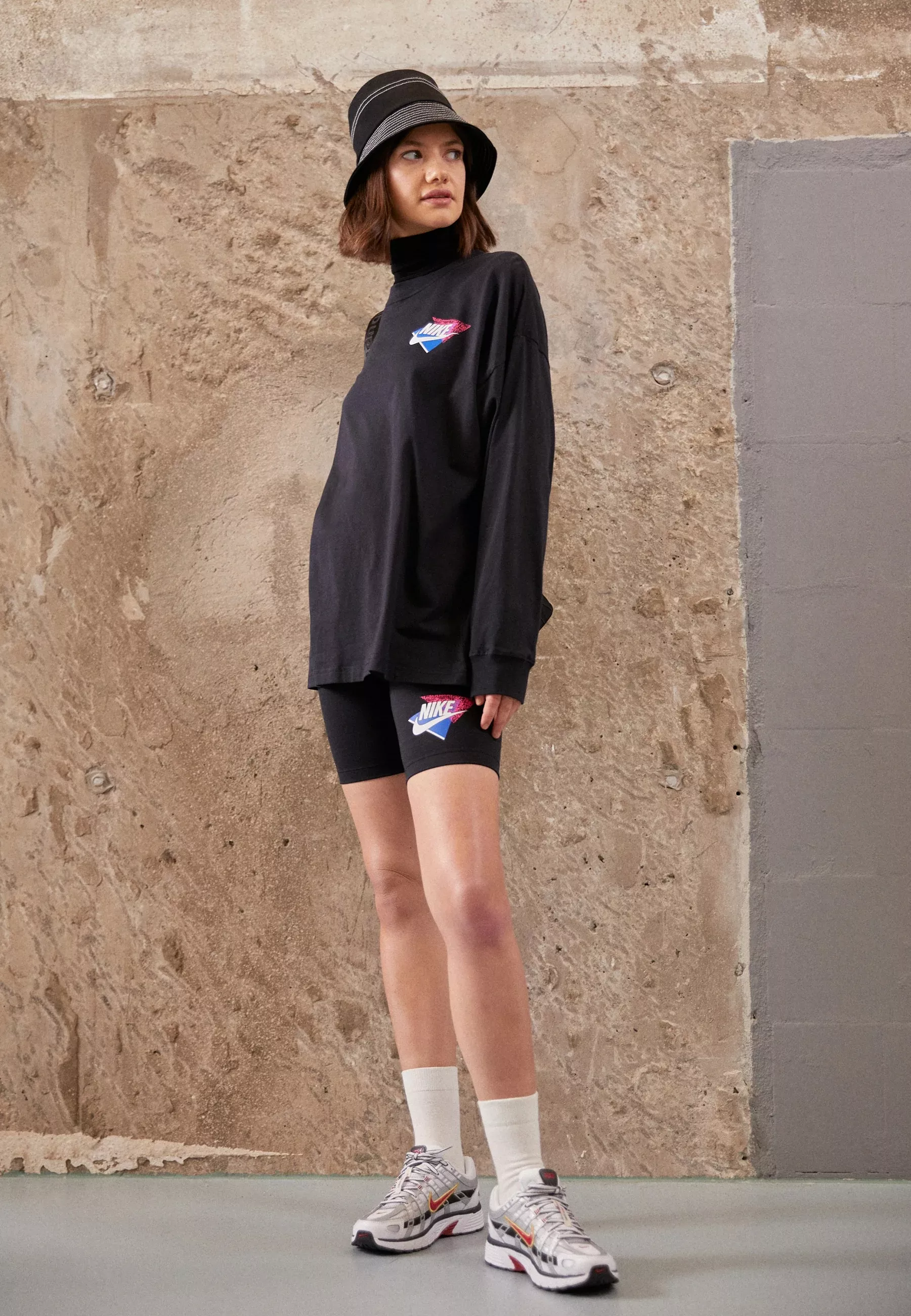 Фото № 2 с приближением к товару «‎WMNS P-6000»