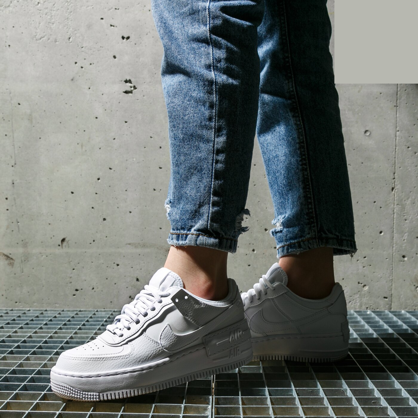 Фото № 2 с приближением к товару «‎Nike Air Force 1 Shadow Triple White (W)»