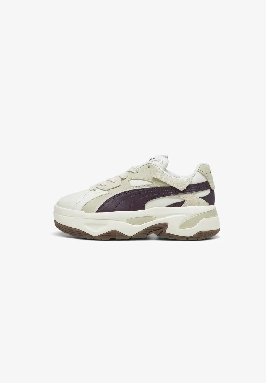 Фото № 3 с приближением к товару «‎Trainers»