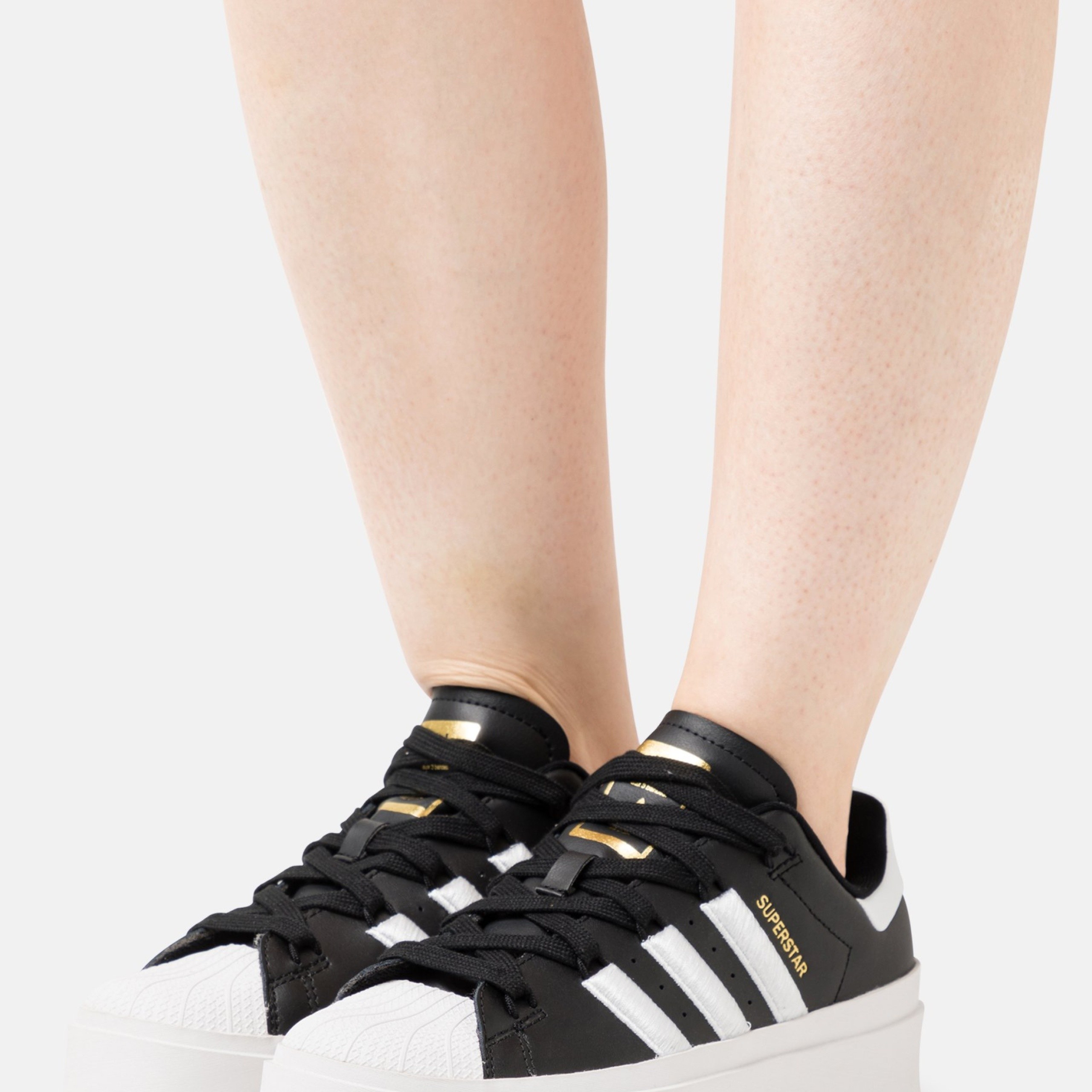 Фото № 2 с приближением к товару «‎Adidas Superstar Bonega »