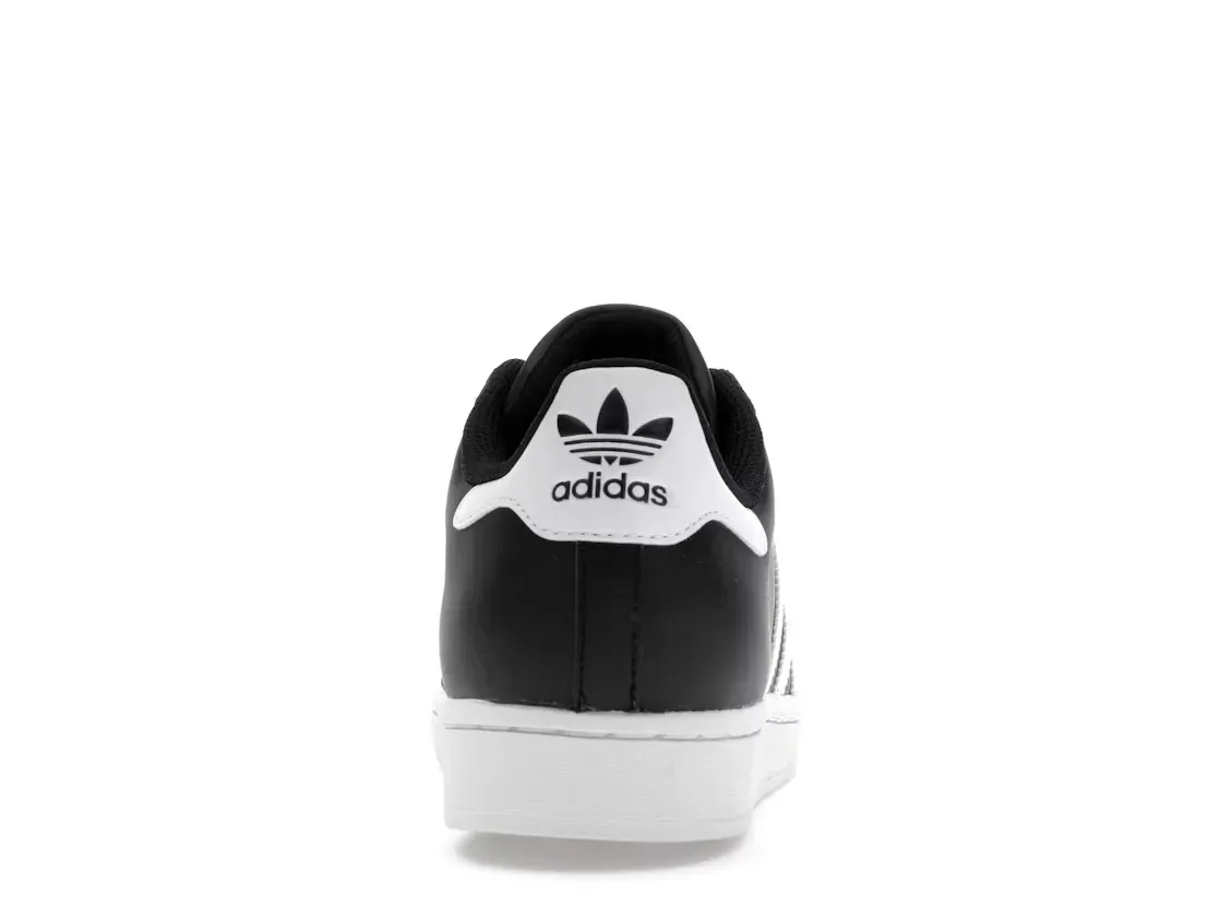 Фото № 4 с приближением к товару «‎adidas Superstar»