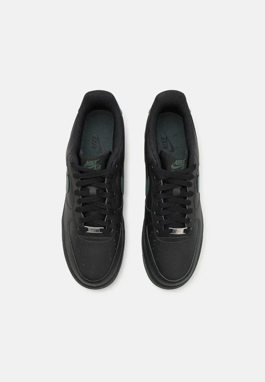 Фото № 4 с приближением к товару «‎AIR FORCE 1 07»