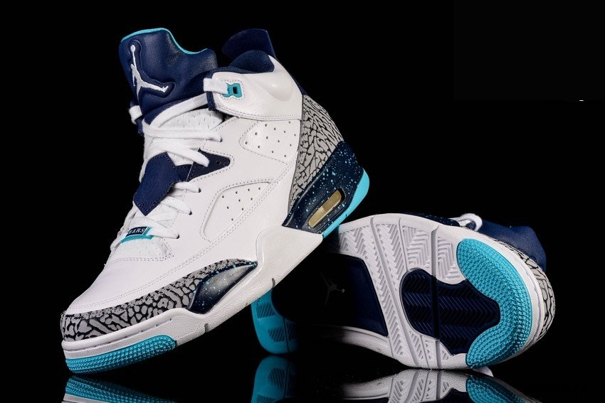 Фото № 4 с приближением к товару «‎Nike Air Jordan Son OF Hornets »