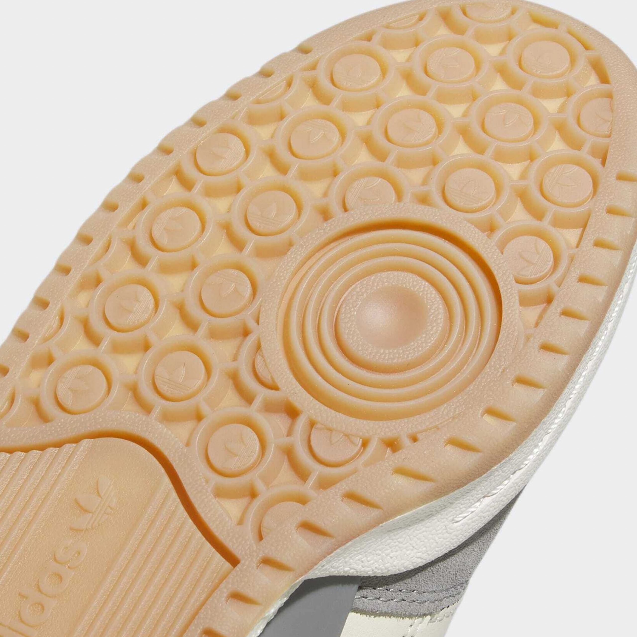 Фото № 4 с приближением к товару «‎Adidas Forum »