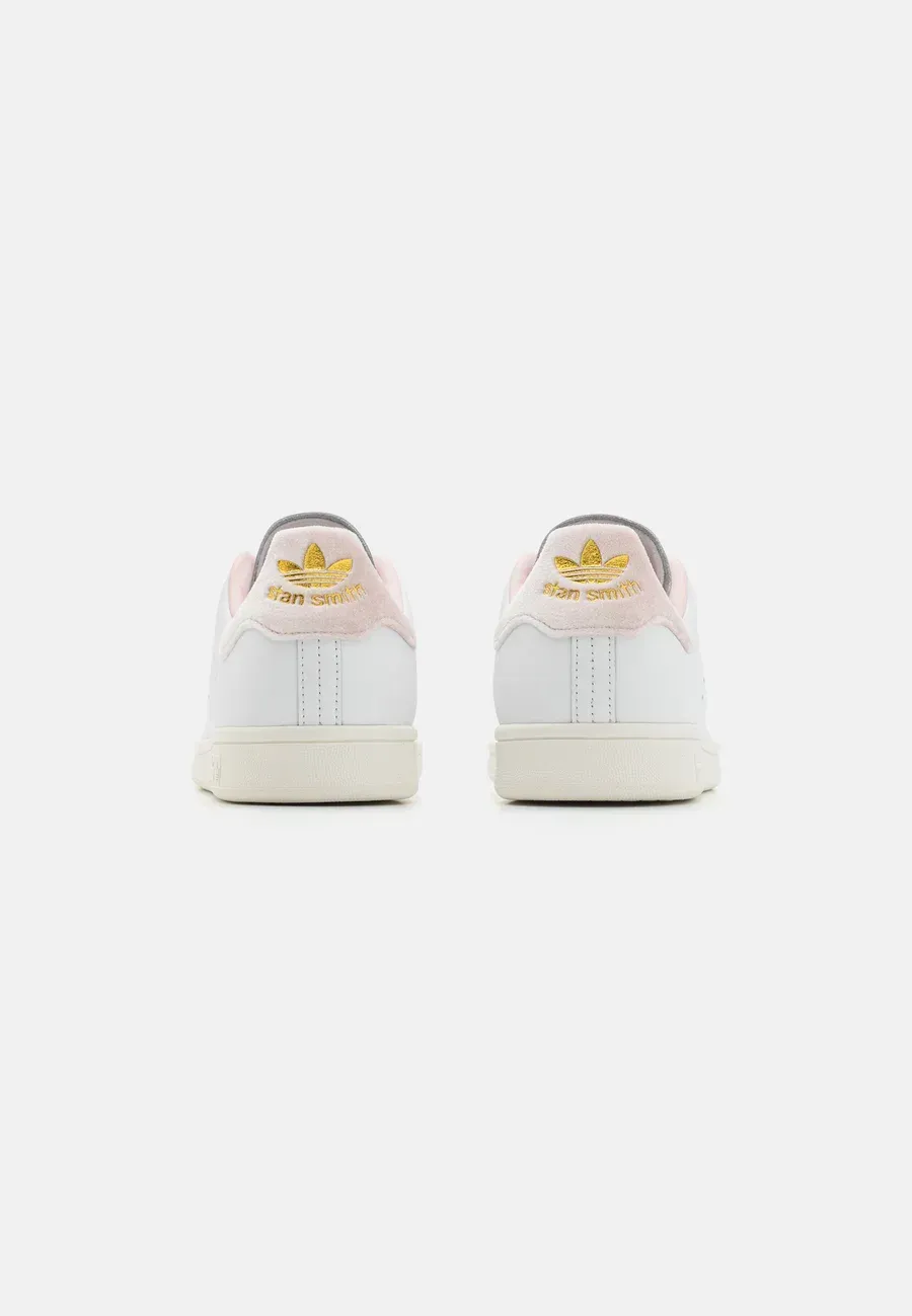 Фото № 3 с приближением к товару «‎STAN SMITH»