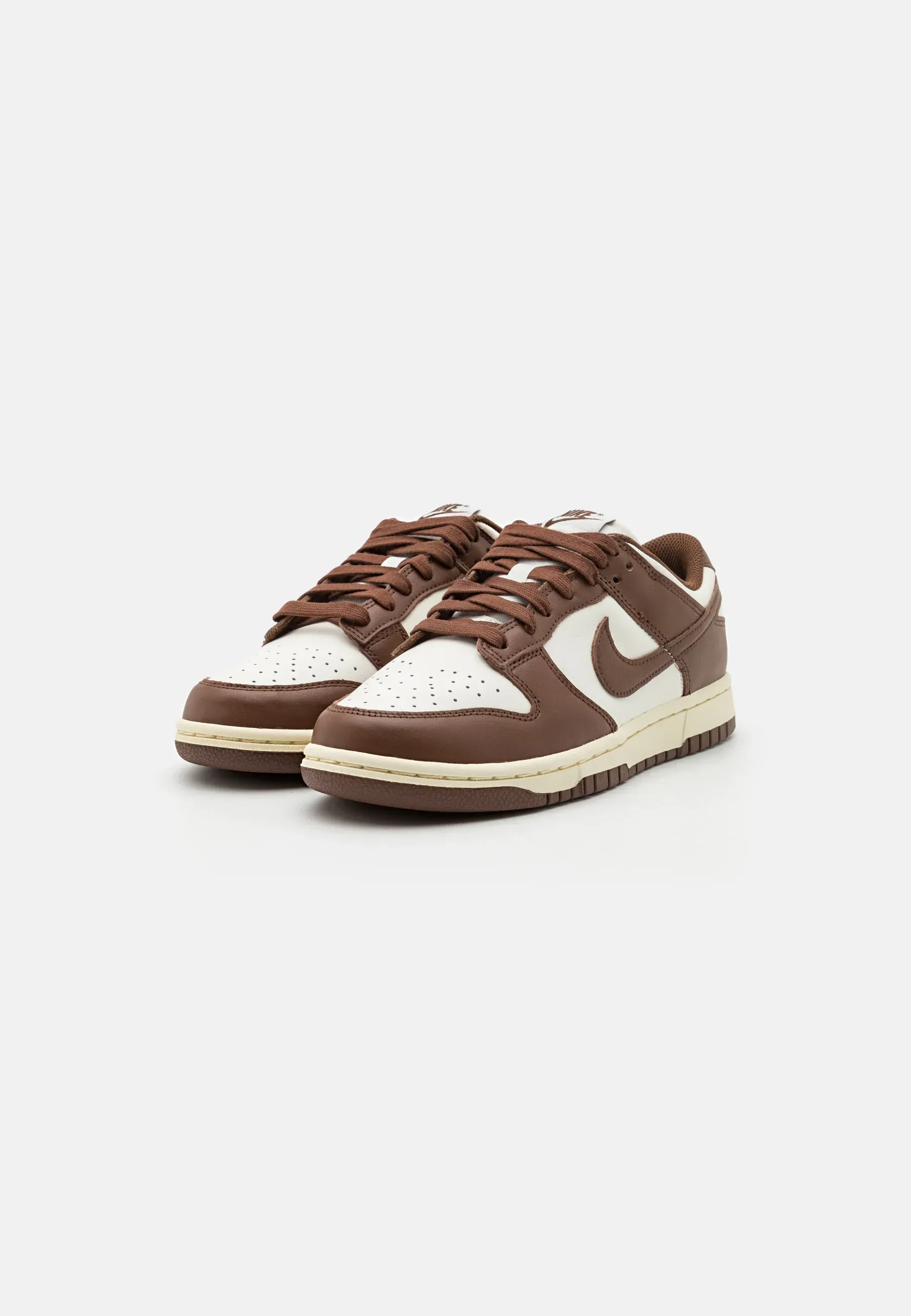 Фото № 4 с приближением к товару «‎DUNK LOW»
