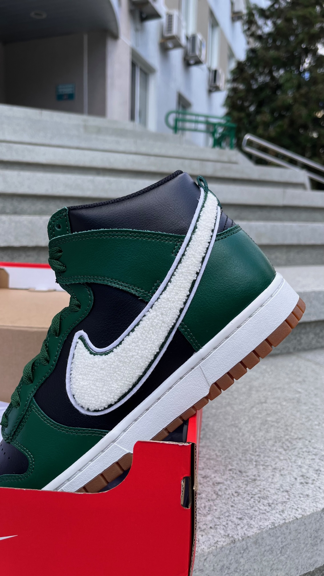 Фото № 3 с приближением к товару «‎Nike Dunk High»