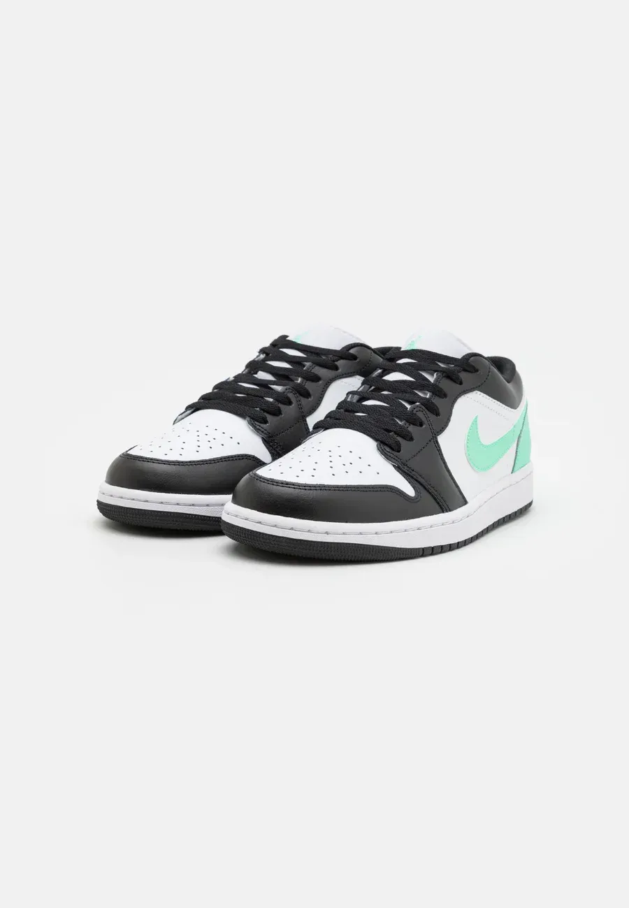Фото № 4 с приближением к товару «‎AIR JORDAN 1 LOW»