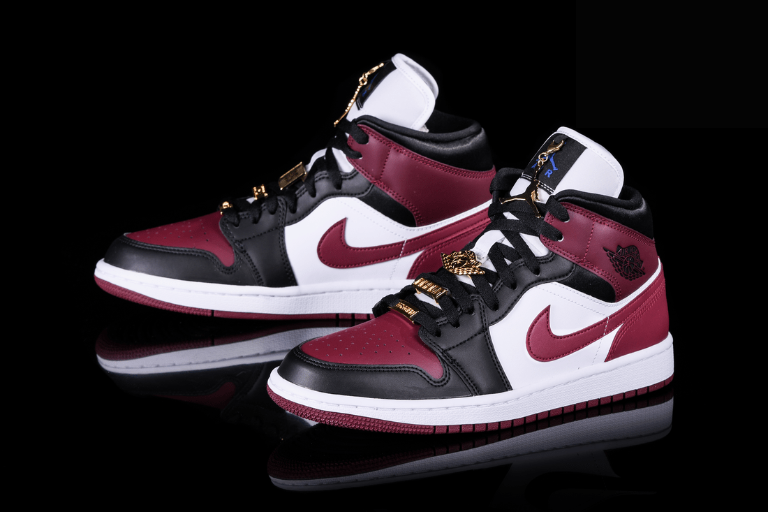 Фото № 3 с приближением к товару «‎Nike Air Jordan 1 Retro SE Wmns Dark Beetroot»