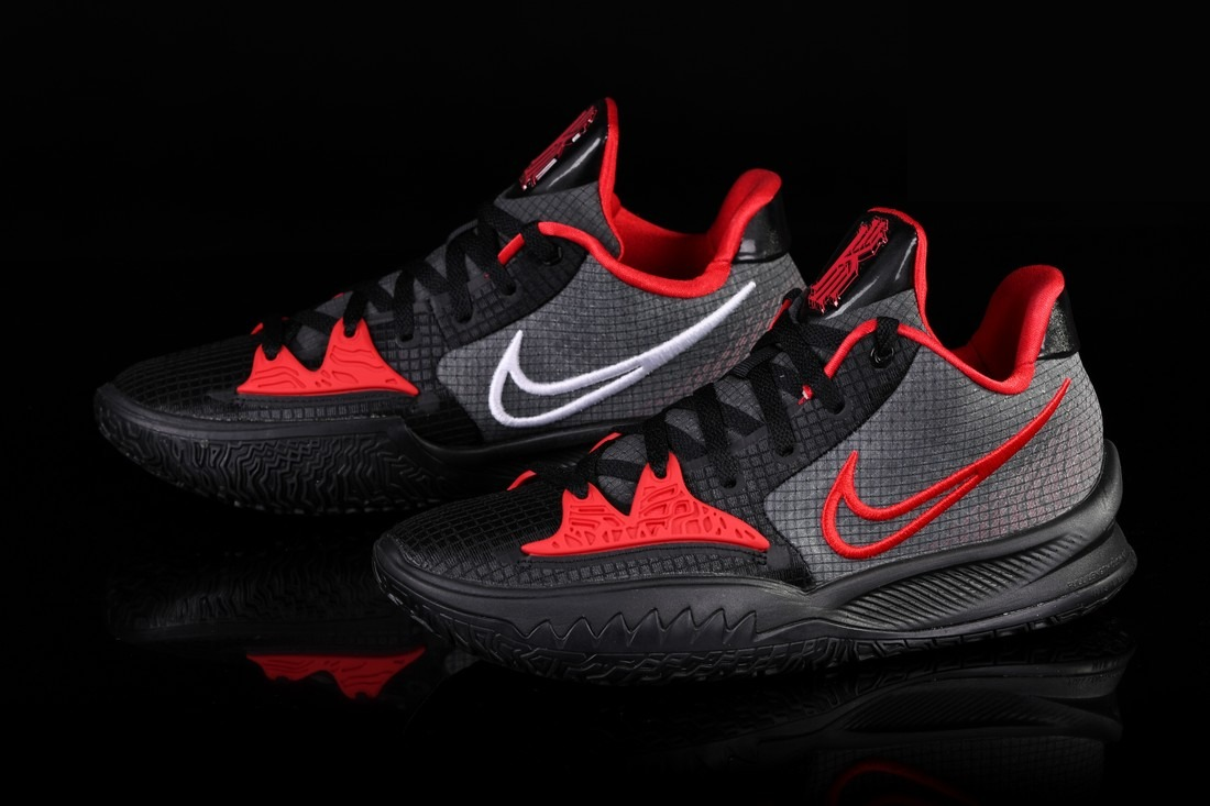 Фото № 3 с приближением к товару «‎Nike Kyrie 4 »