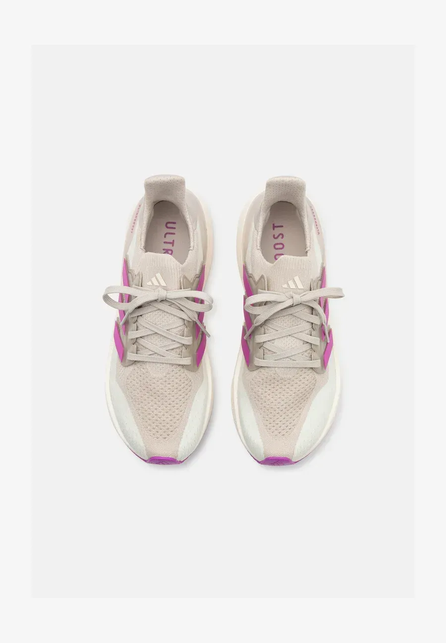 Фото № 4 с приближением к товару «‎ULTRABOOST 5»