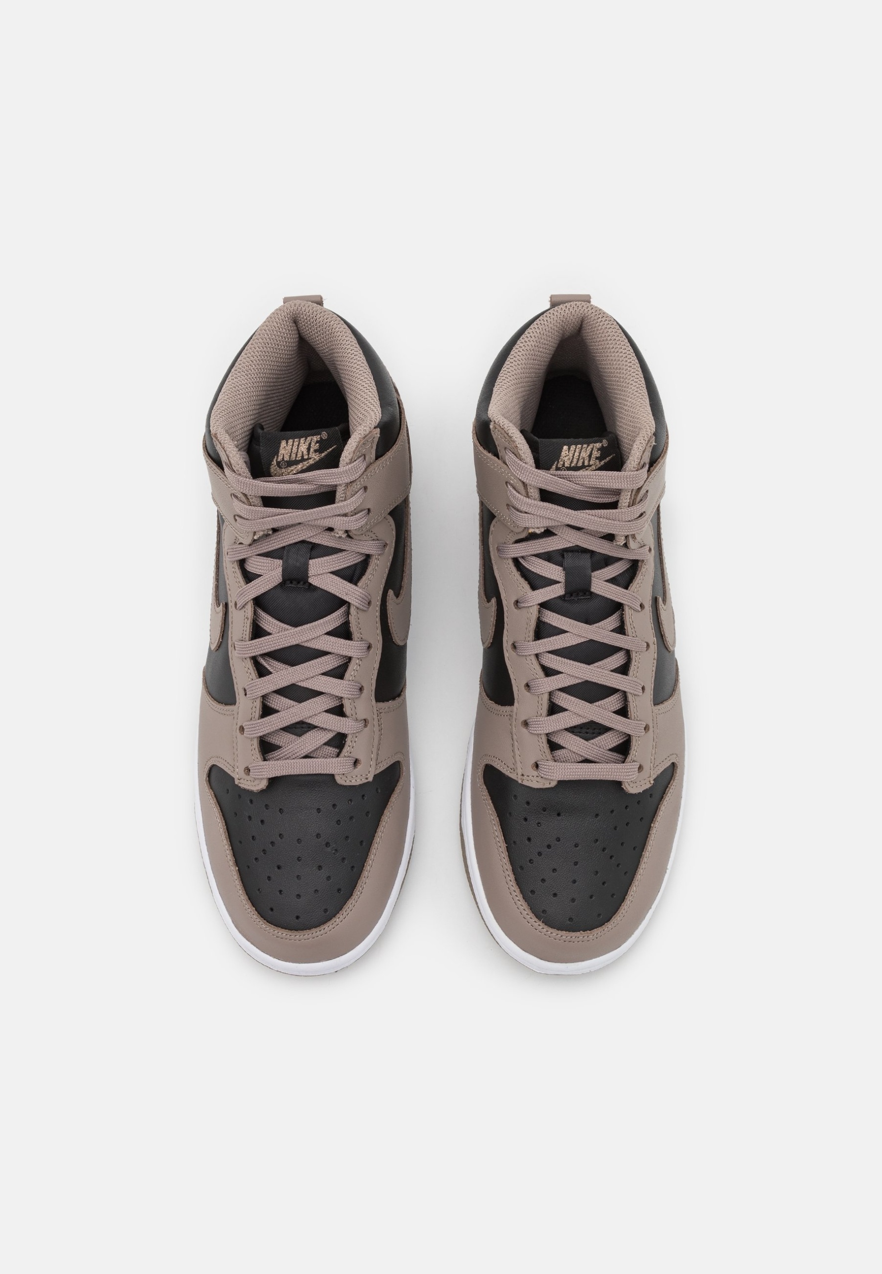 Фото № 5 с приближением к товару «‎Nike Dunk »