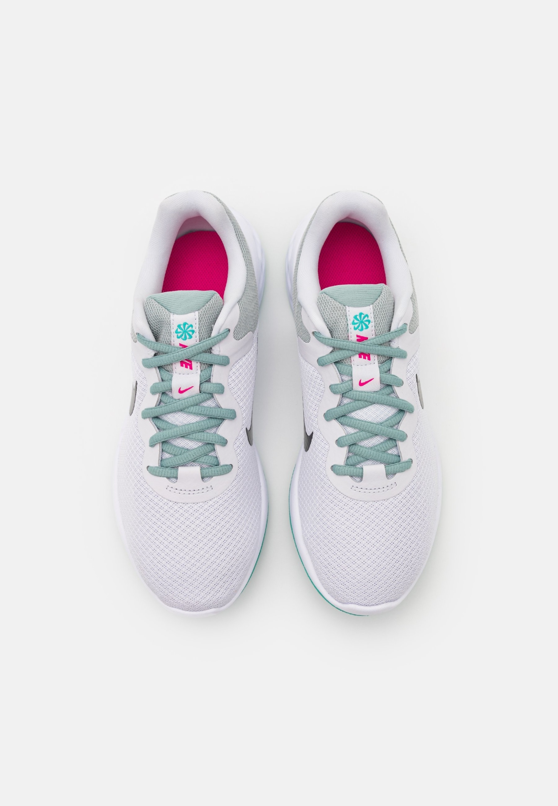 Фото № 3 с приближением к товару «‎Nike Revolution 6»