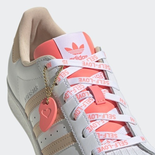 Фото № 4 с приближением к товару «‎Adidas Superstar»