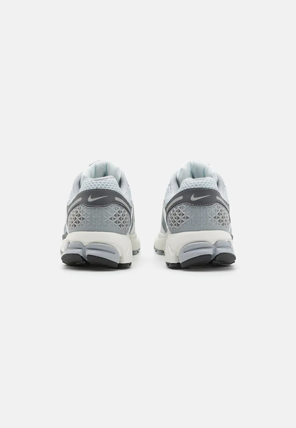 Фото № 3 с приближением к товару «‎ZOOM VOMERO 5»