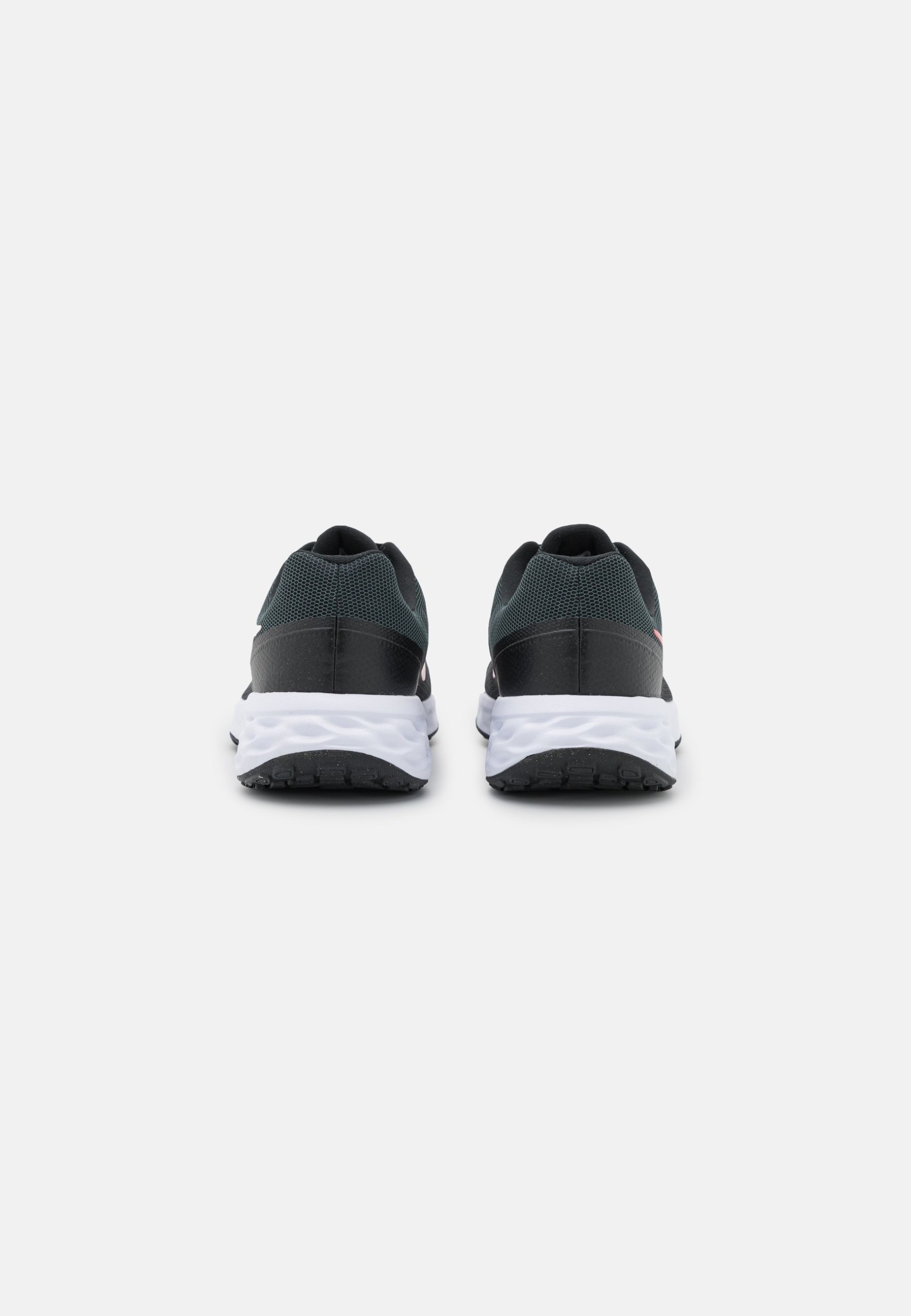 Фото № 3 с приближением к товару «‎Nike Revolution 6»