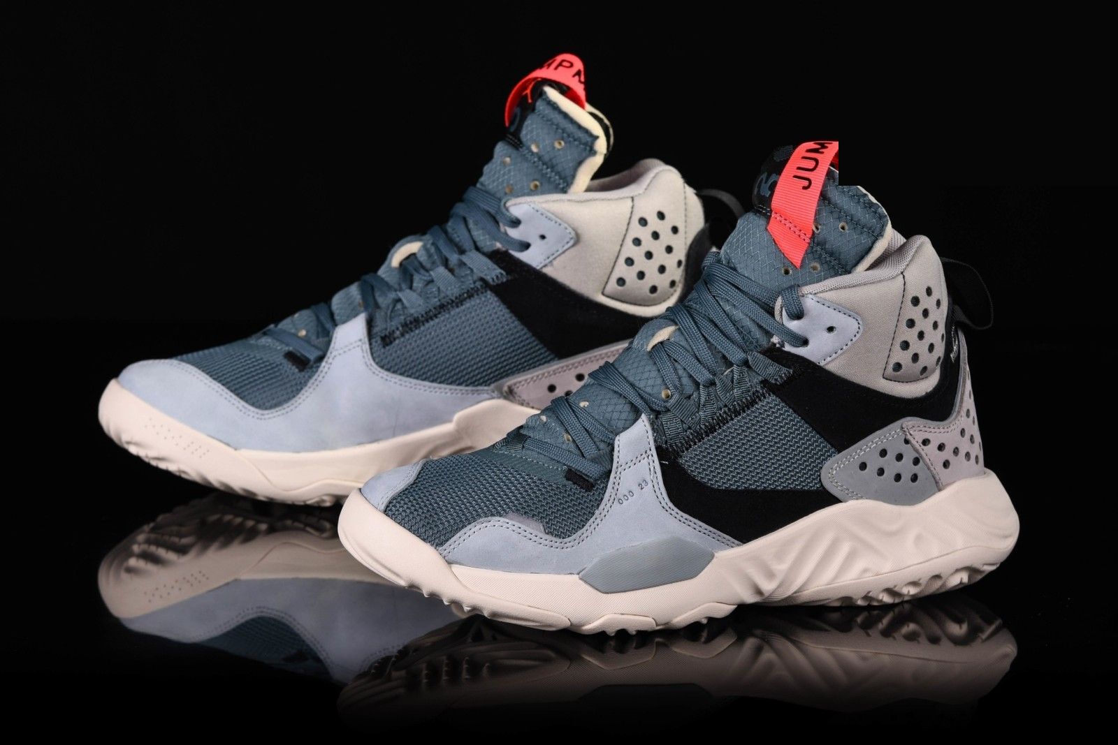 Фото № 3 с приближением к товару «‎Nike Air Jordan Delta Hasta Bright Crimson»