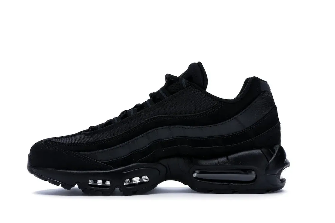 Фото № 3 с приближением к товару «‎Nike Air Max 95 Triple Black (2014/2016/2018)»